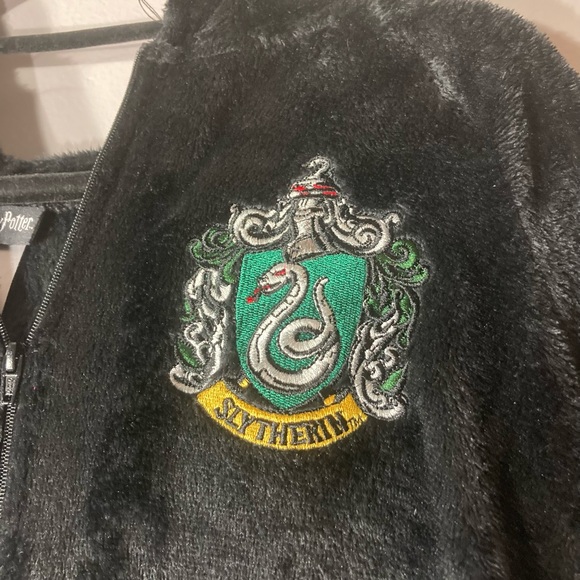 Harry Potter PJammy One Piece Pajam 18/20
Slytherin Crest - Picture 2 of 7